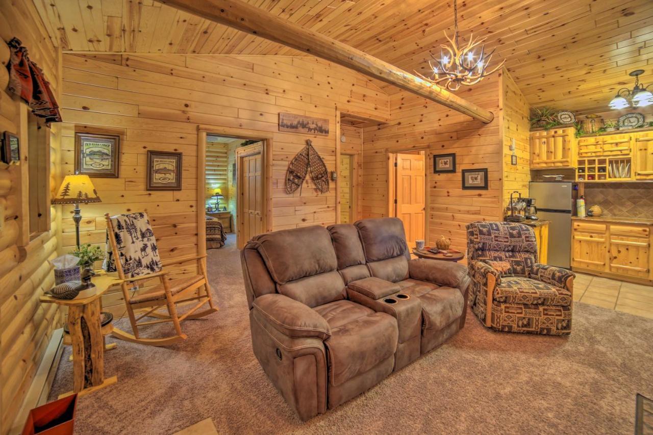 Вілла Updated Manistique Log Cabin, Yard And Fire Pit Екстер'єр фото