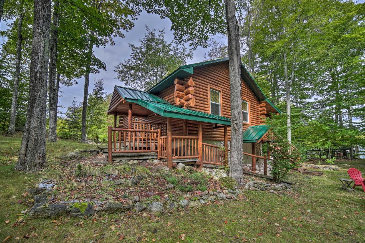 Вілла Updated Manistique Log Cabin, Yard And Fire Pit Екстер'єр фото